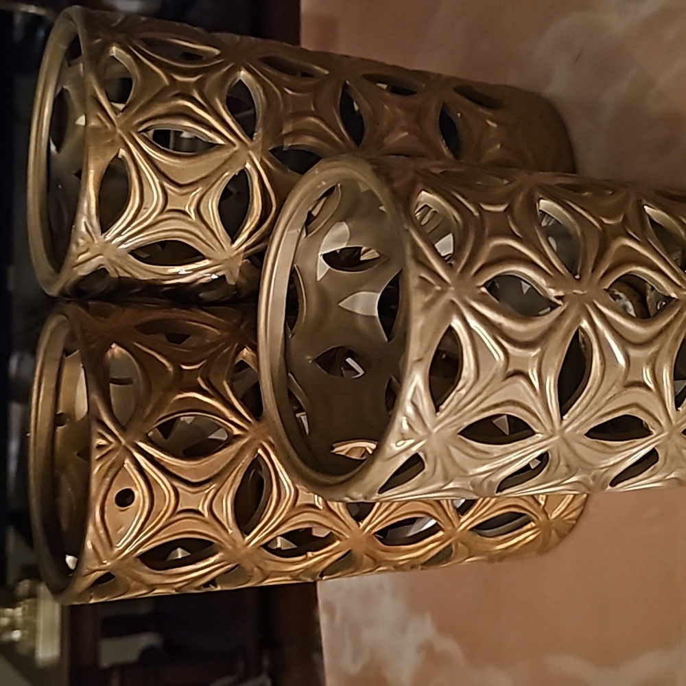 Metal Table decor - Picture 3 of 3